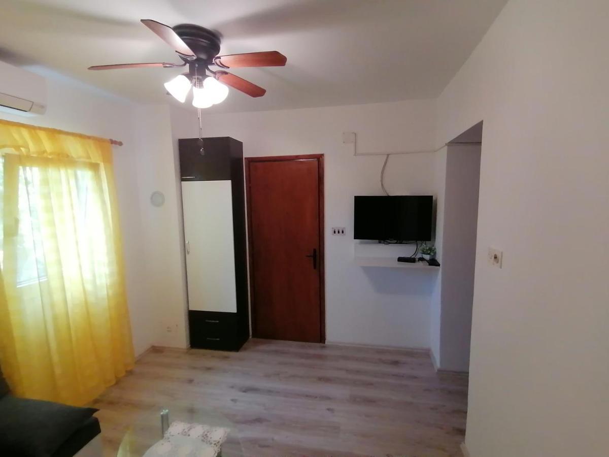 Apartment Dinka Kornić Exteriér fotografie