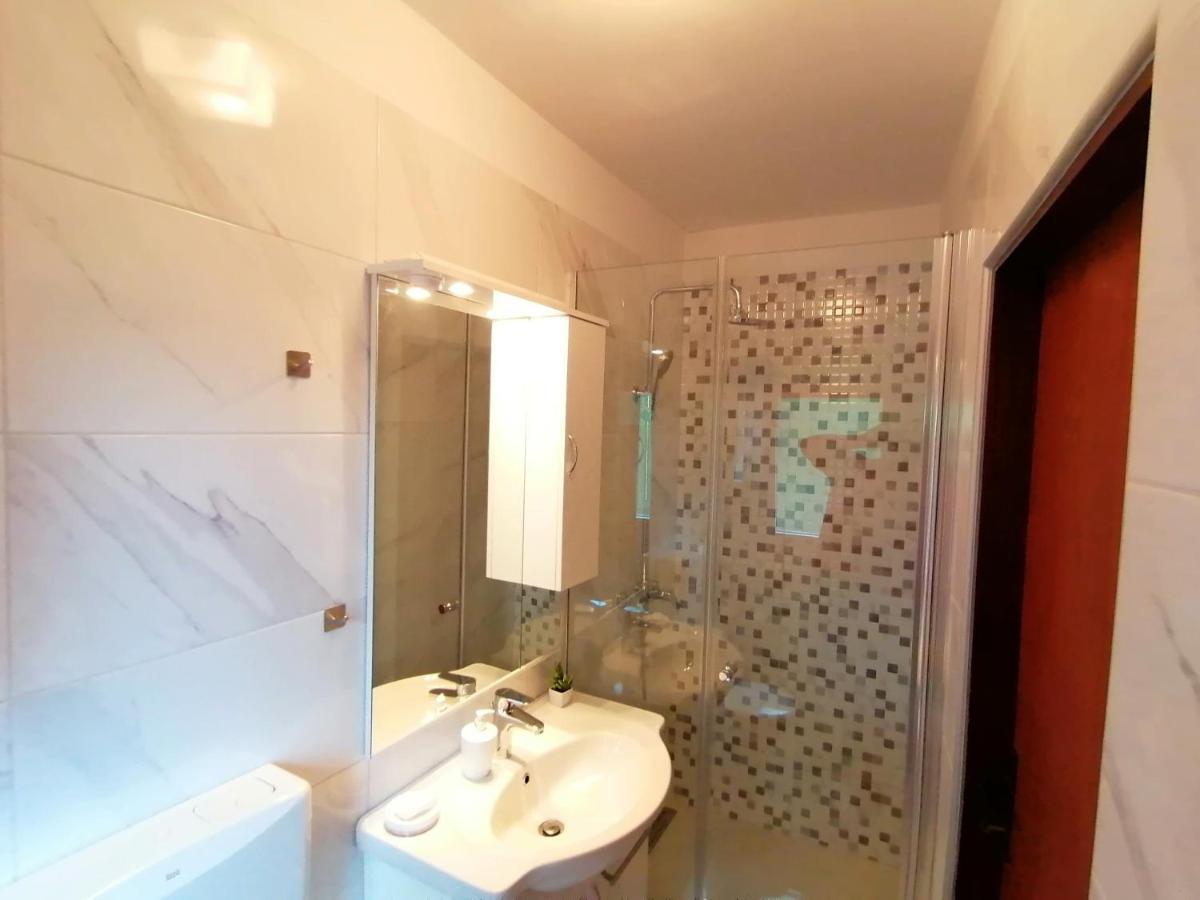 Apartment Dinka Kornić Exteriér fotografie