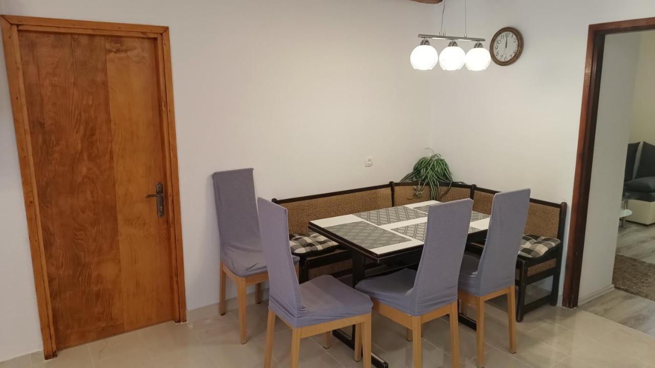 Apartment Dinka Kornić Exteriér fotografie